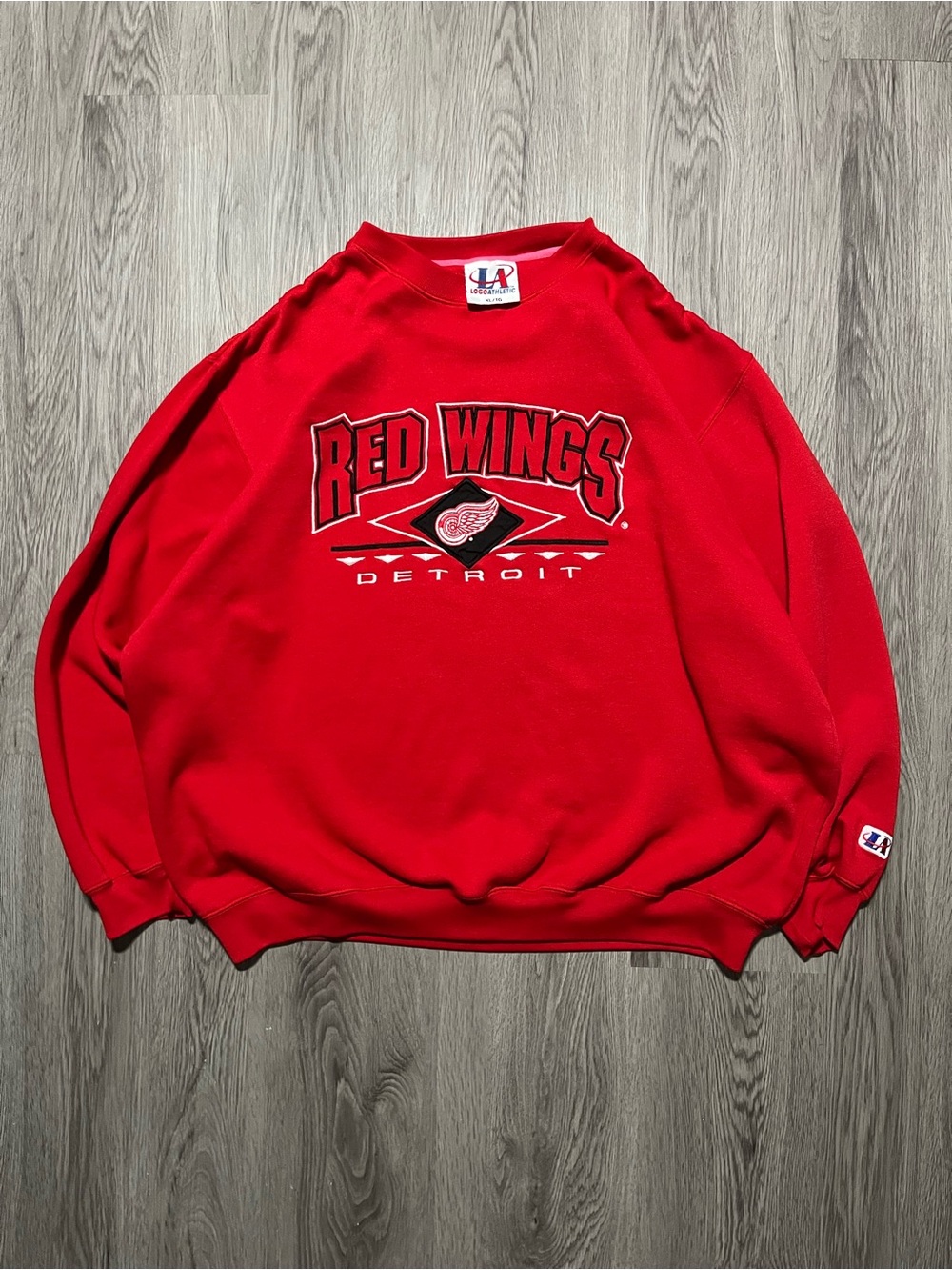 Vintage 90s Detroit Red Wings Logo Athletic embroidered crewneck sweater mens XL
